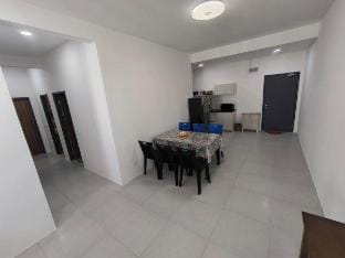 Sue Dinan Homestay
The Glen Jalan Arang 3R2B Apartment in Kuching