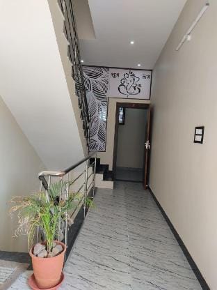 Vyom Homestay, AC Room with balcony Vacation rental in India