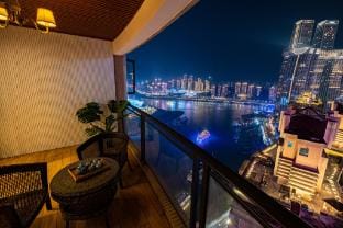 雾巢高空江景豪华大平层民宿 Apartment in China