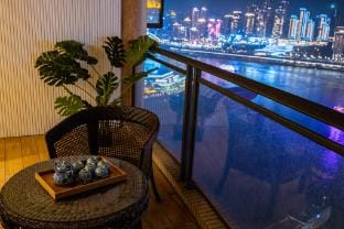 雾巢高空江景豪华大平层民宿 Apartment in China