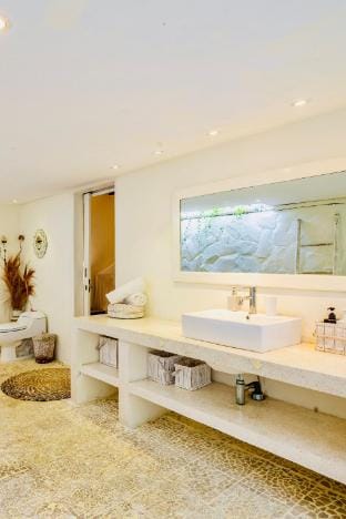 Iconic 2BR Joglo | 3 min walk to the beach Villa in North Kuta