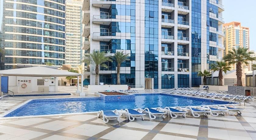 Stunning 1 bedroom with Balcony - Full Marina view Apartment in Dubai