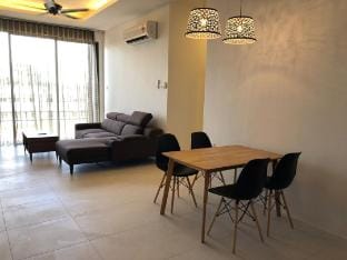 GalaCity Luxe Modern Space- BEST FOOD HUNT Vacation rental in Kuching