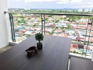 Luxury 5 Star 3BR vivacity jazz suite w/ Amz View Vacation rental in Kuching