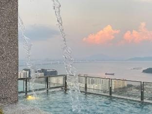 Cozy 2BR Sky Pool & Panoramic Views 1-6 Guests Apartment in Bayan Lepas