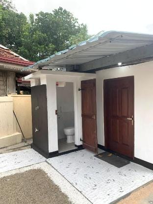 Negombo Home|2 Queen Rooms|Sleep4|Airport 6km Vacation rental in Negombo