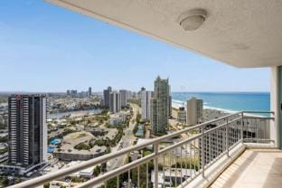 Crown Towers - Luxe High Floor Ocean View Apt Vacation rental in Surfers Paradise Boulevard