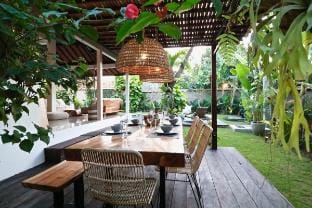 Amazing villa Seminyak, huge garden Seminyaksquare Villa in North Kuta