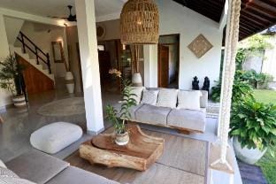 Amazing villa Seminyak, huge garden Seminyaksquare Villa in North Kuta