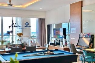 TheShore LUXURY 4+1BR Penthouse/8-12pax/Pool Table/DirectToMall/Jonker 10min Apartment in Malacca