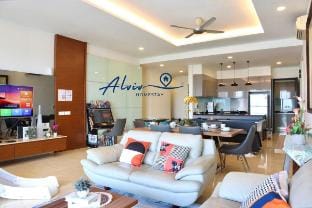 TheShore LUXURY 4+1BR Penthouse/8-12pax/Pool Table/DirectToMall/Jonker 10min Apartment in Malacca