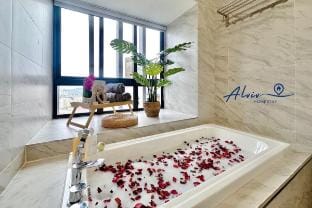 NEW! [Romantic Honeymoon] Imperio Studio Bathtub/4 pax/Game/MelakaRaya Apartment in Malacca