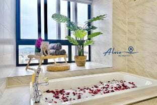 NEW! [Romantic Honeymoon] Imperio Studio Bathtub/4 pax/Game/MelakaRaya Apartment in Malacca