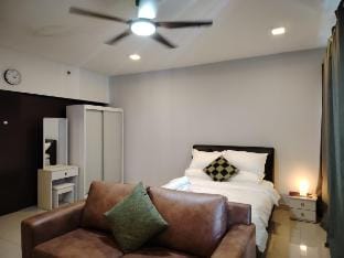 High floor+Sensational View@Trefoil Setia Alam Vacation rental in Selangor, Malaysia
