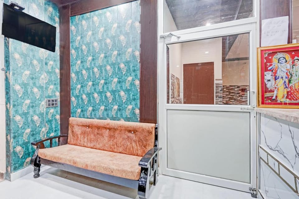 Hotel O Shree Ji Puram Near Prem Mandir Hotel in Uttar Pradesh