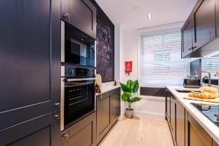 Large 4-Storey Luxury Townhouse with 3 bedrooms Vacation rental in Salford