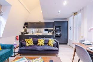 Deluxe 3Bed Property in Central Shopping District Vacation rental in Salford