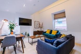 Deluxe 3Bed Property in Central Shopping District Vacation rental in Salford