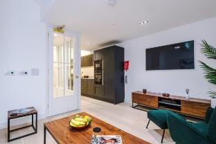 Luxury 4-Storey Townhouse with Private Rooftop Vacation rental in Salford