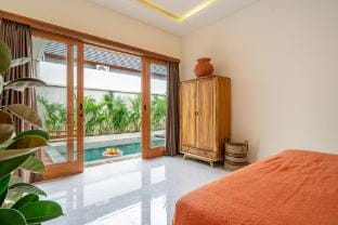 Balibay 3*Stunning VillawithPool near City Center! Villa in North Kuta