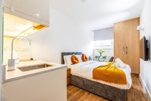 Kensington High Street Suites Apartment in City of Westminster