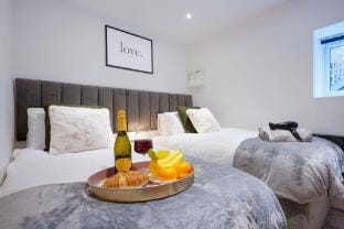 Stylish Apartment - City Centre - Free Parking Apartment in Rugby