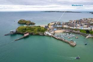 Windermere House - Sea Views, Town Centre Country House in Wales
