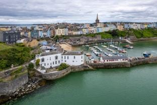 Midnight - Tenby Harbour, Spectacular Sea Views Apartment in Wales
