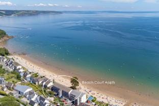 Beach Retreat - Sea Views, Parking, Beach Access Apartment in Saundersfoot
