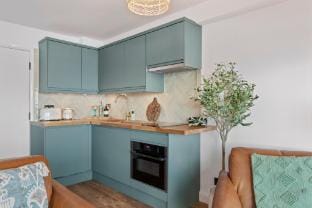 Beach Retreat - Sea Views, Parking, Beach Access Apartment in Saundersfoot