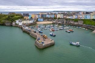 Ultra Marine - Tenby Harbour, Terrace, Sea Views Apartment in Wales