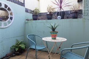 Rhodewood House - Near the Beach, Sea Glimpses Apartment in Saundersfoot