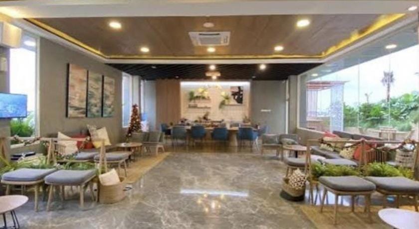 CGK Airport Summer Grand Studio Family Ensuite Executive Triple Apartment in West Java