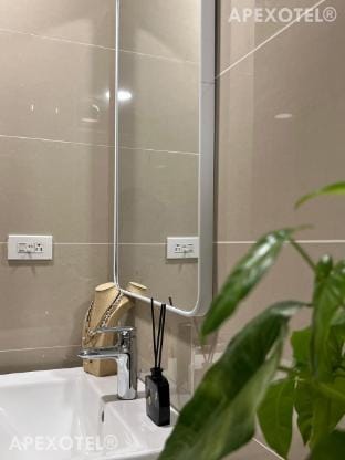 38 Park Avenue Chic Luxe Haven Skyline Studio New Apartment in Lapu-Lapu City