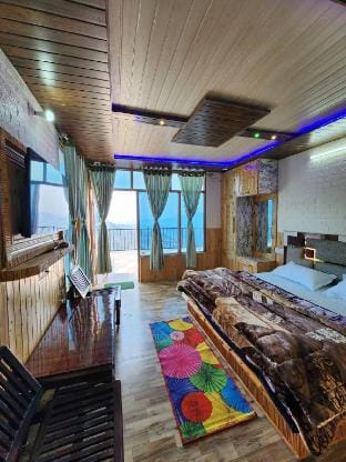 Best deluxe balcony window rooms Vacation rental in Himachal Pradesh