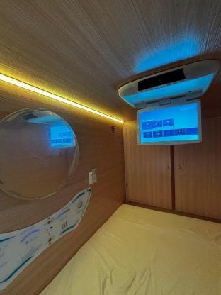 Hop up a Capsule Room Vacation rental in Lapu-Lapu City