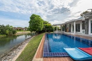 Shark House - Pool Villa RB13 Villa in Chon Buri Changwat