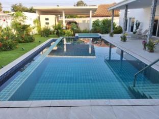 Exclusive Pool Villa  mit 3 Masterbett Room und WC Vacation rental in Pattaya City