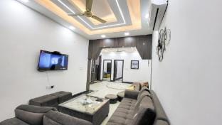 VacationBuddy 3 BR Home Paschim Vihar Jwala Heri Apartment in Delhi