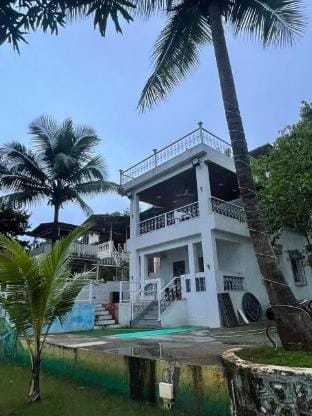 Luxury 3BHK Villa with Lake View Farm Stay in Maharashtra