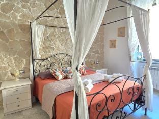 Testaccio Charming Apt & Internal Courtyand, Self Check-in & Luggage Store 24/7 Apartment in Rome