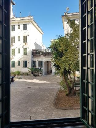 Testaccio Charming Apt & Internal Courtyand, Self Check-in & Luggage Store 24/7 Apartment in Rome