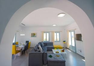 Sea&Sand luxury villa with private  pool by beach! Villa in Santorini