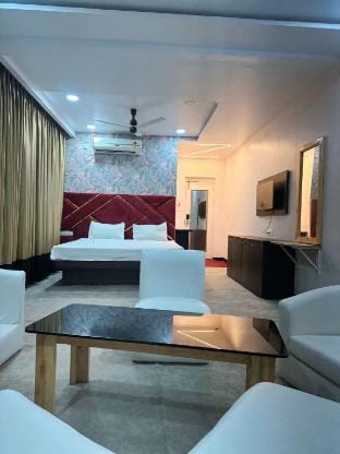 Royal Stay inn beach hotel Vacation rental in Maharashtra