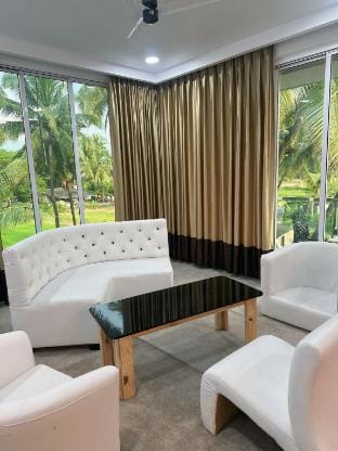 Royal Stay inn beach hotel Vacation rental in Maharashtra