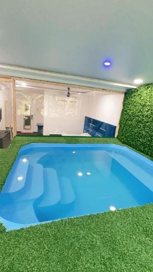 Royal stay inn beach front hotel, private pool Vacation rental in Maharashtra