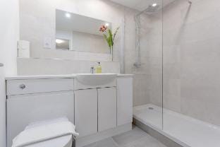 Kensington Gardens 2 bedroom flat with a balcony Apartment in City of Westminster