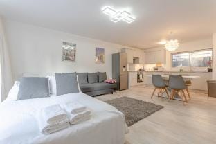 Kensington Gardens 2 bedroom flat with a balcony Apartment in City of Westminster
