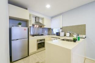 Stylish 2BR near Pavillion | Netflix 100Mbps Wi-Fi Apartment in Federal Territory of Kuala Lumpur