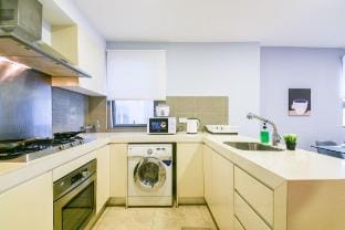 Stylish 2BR near Pavillion | Netflix 100Mbps Wi-Fi Apartment in Federal Territory of Kuala Lumpur